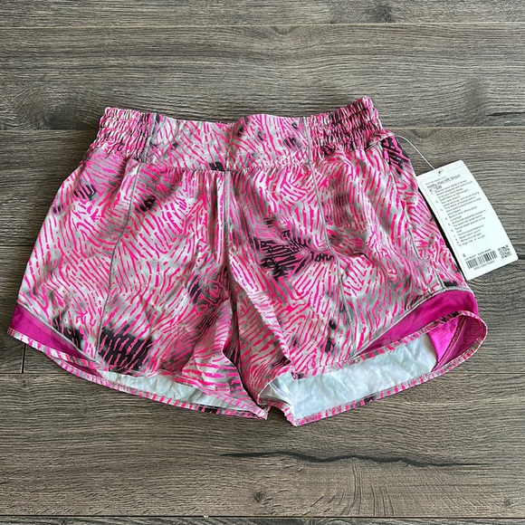 ❌ SOLD ❌ Lululemon SEAWHEEZE HOTTY HOT HIGH-RISE LINED SHORT 4" *REFLECTIVE - Picture 2 of 4